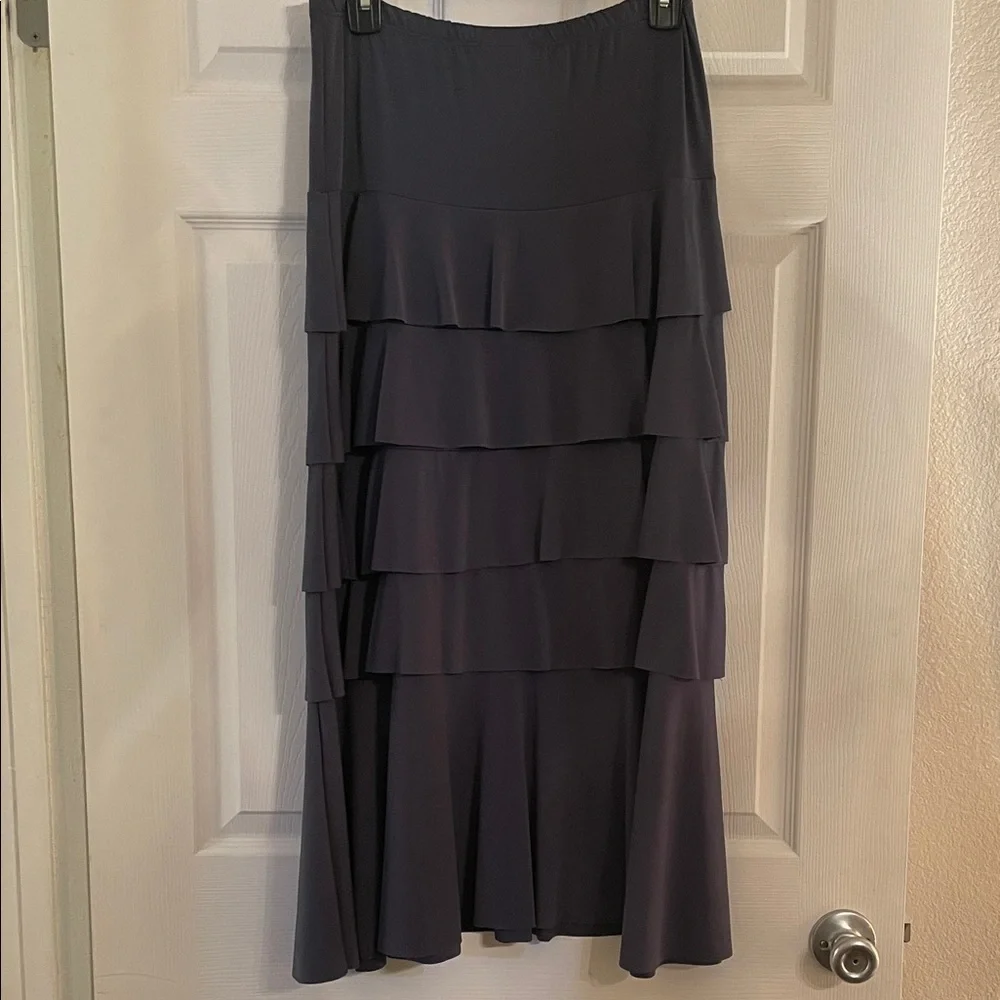 Elegant Grey Tiered Skirt - Picture 3 of 4